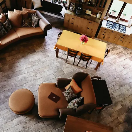 Csardas Salas Apartma